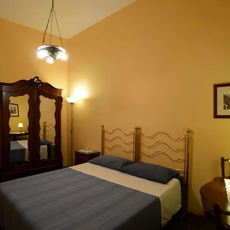 Casa Rossi Ачиреале