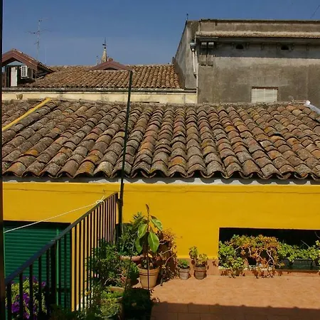 Casa Rossi 3* Ачиреале